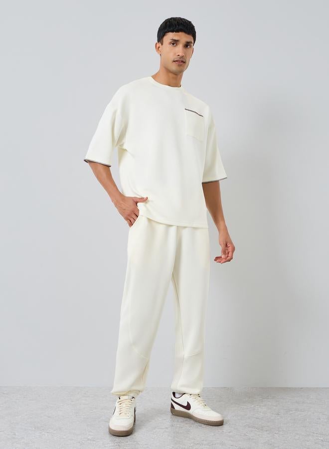 ستايلي تيشيرت بقصة مربعة وخياطة متباينة - Image 1